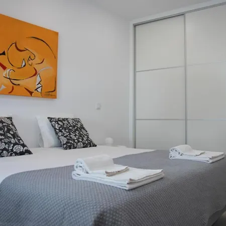 Lizbon South Bed Hostal *